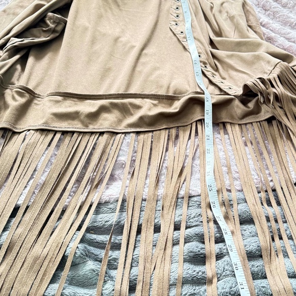 VEST, FAUX SUEDE, BEIGE, SZ ONE SIZE PLUS, LONG BOTTOM FRINGE, MARK LABEL, NEW, - Picture 3 of 10